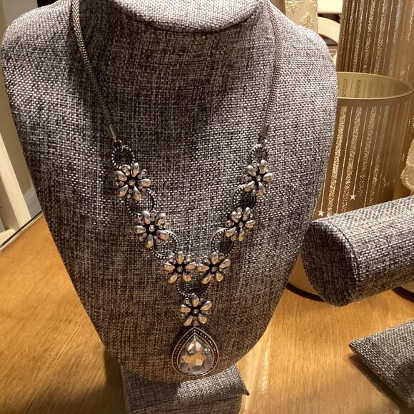 Silvertone Floral Necklace with Diamond-Shaped Clear Stone - Picture 3 of 6